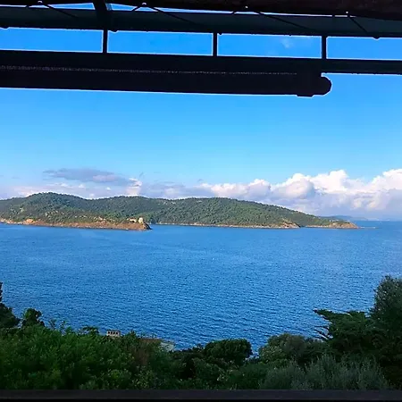 Mirabel Bed & Breakfast 4*
