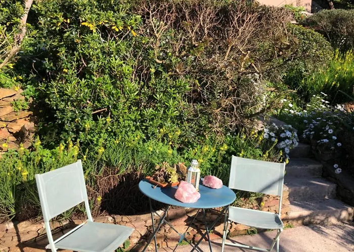 לינה וארוחת בוקר Mirabel Île du Levant